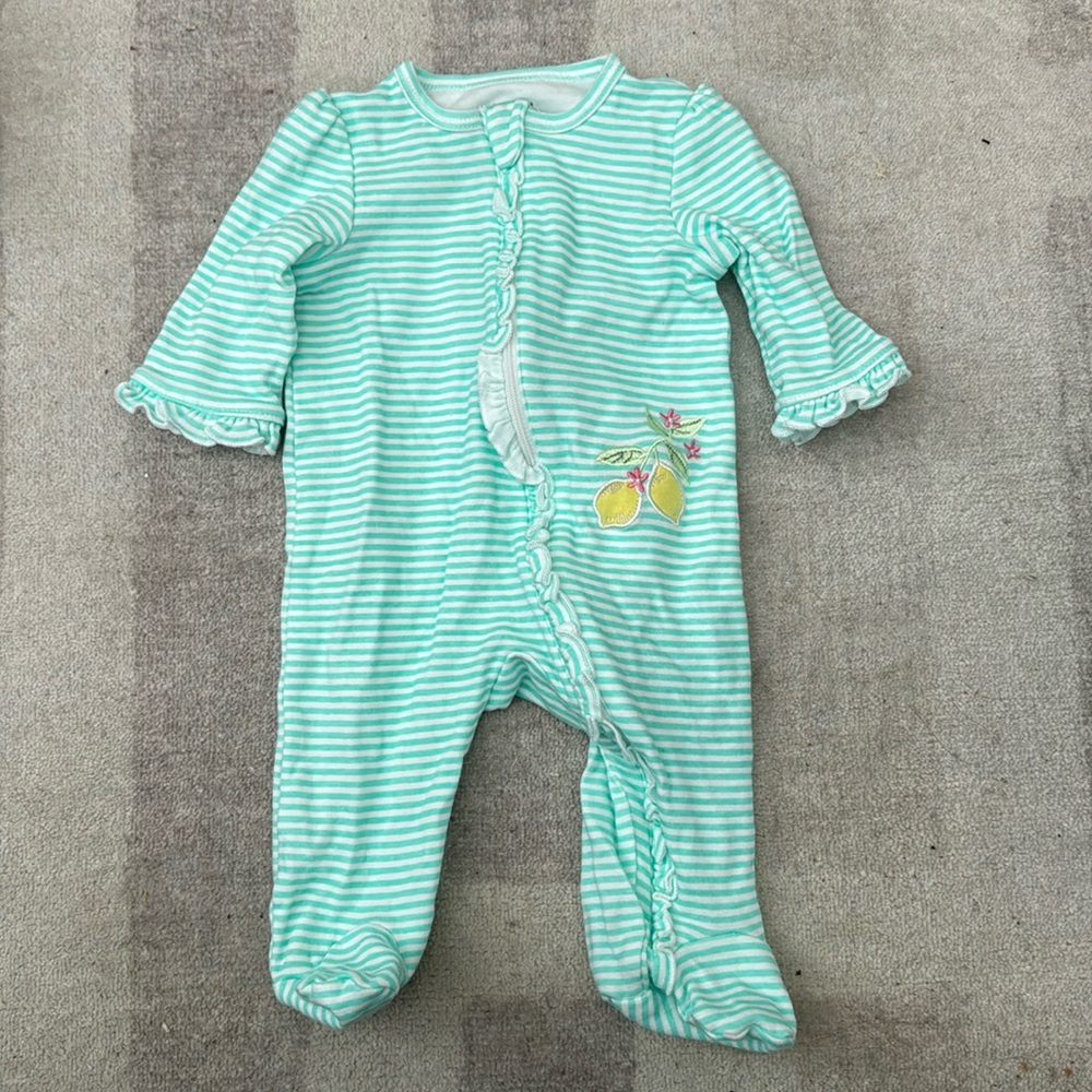 3M Little me onesie